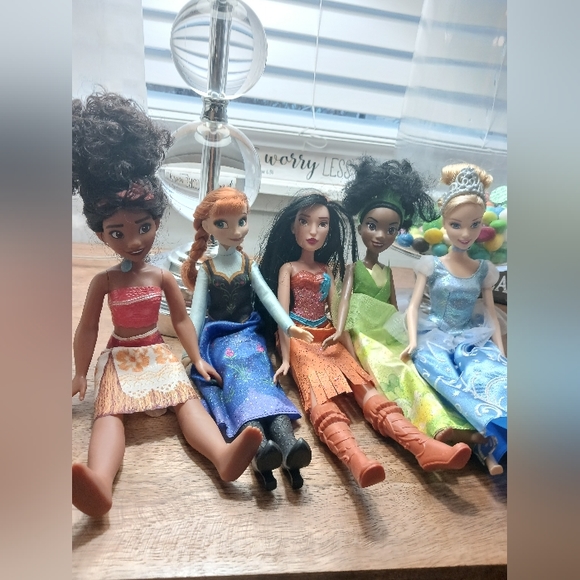 Collection of Disney Dolls - Picture 1 of 1